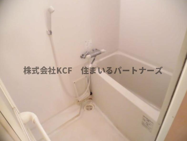 バス・シャワールーム　コンパクトで使いやすいお風呂です