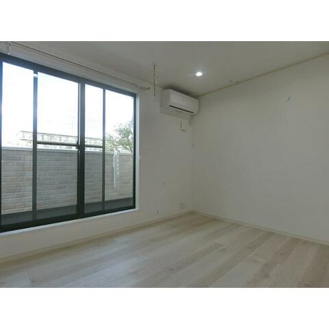 居室・リビング　木目調で落ち着いた空間♪