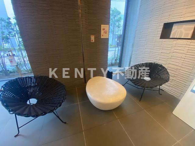 その他設備　ゆとりのあるロビーです おしゃれな外観です