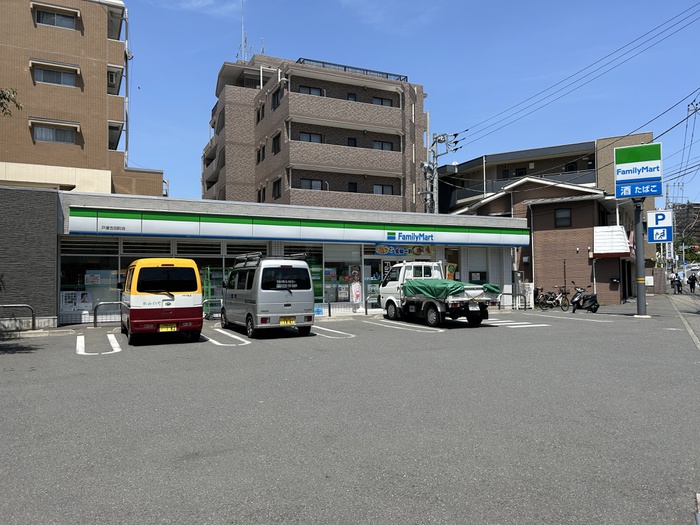コンビニ　ファミリーマート戸塚吉田町店（コンビニ）まで450m