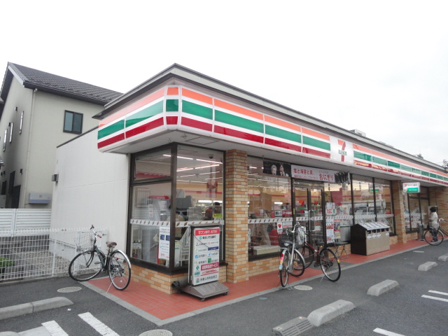 コンビニ　セブンイレブン（コンビニ）まで202m