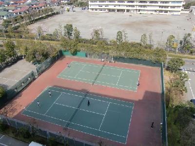 その他　敷地内にはテニスコートがあります