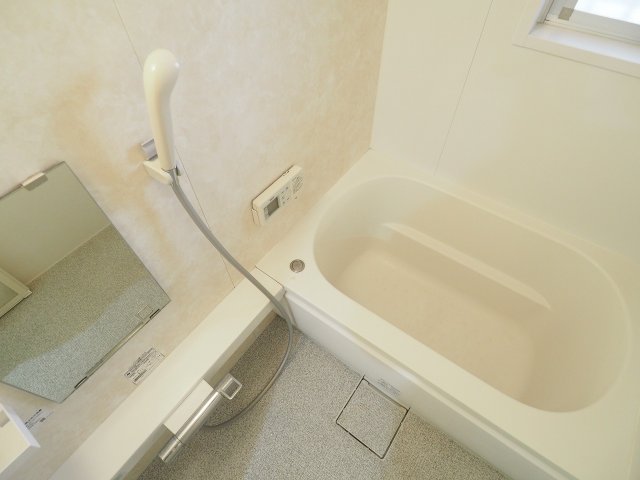 バス・シャワールーム　追い炊き機能付きの浴室