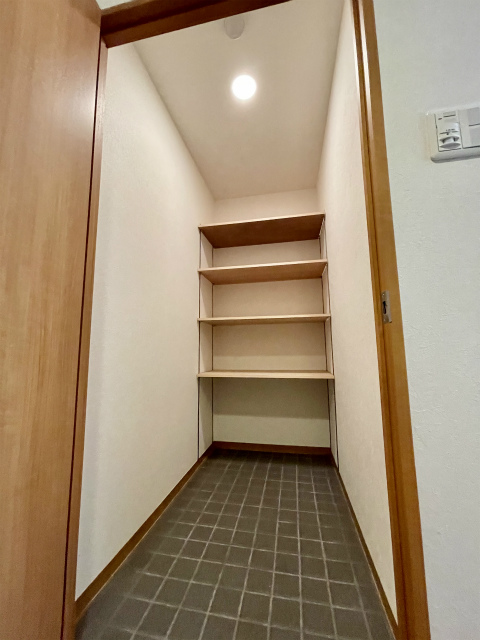 その他部屋・スペース　※別部屋参考写真　　玄関収納