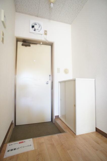 玄関　すっきりシンプルな玄関スペースです！