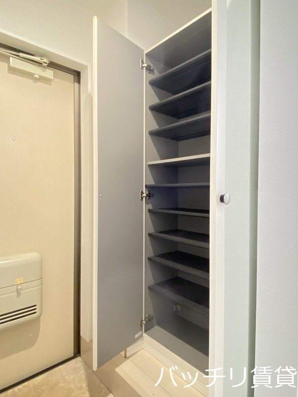 玄関　同型タイプの為、現状を優先いたします。