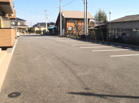 駐車場　駐車場に車を止められます