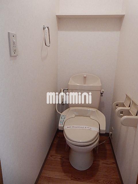 トイレ　温水洗浄便座つきのトイレです。