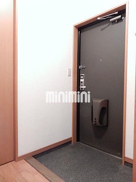 玄関　下駄箱、ポスト付きのトイレです。