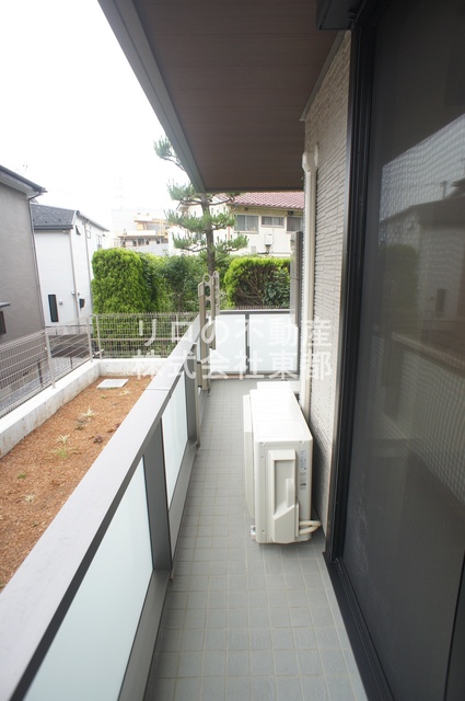 バルコニー　お天気のいい日は外干しもできますね！！