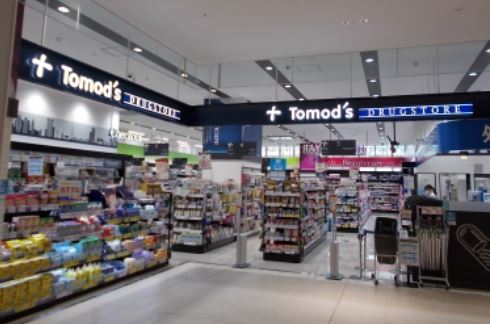 ドラックストア　トモズ有明ガーデン店（ドラッグストア）まで791m