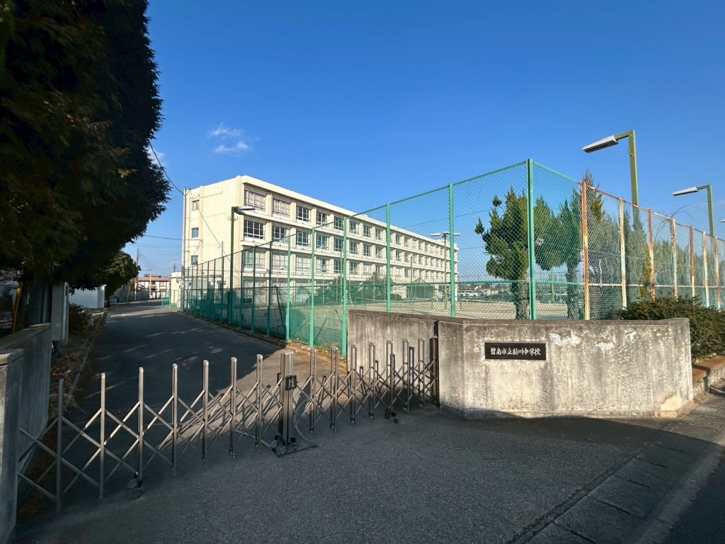 中学校　碧南市立新川中学校（中学校）まで161m