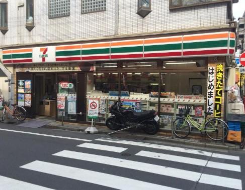 コンビニ　セブン-イレブン墨田向島５丁目店（コンビニ）まで82m