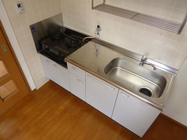 キッチン　2口ガスコンロ付で機能的なキッチンです！