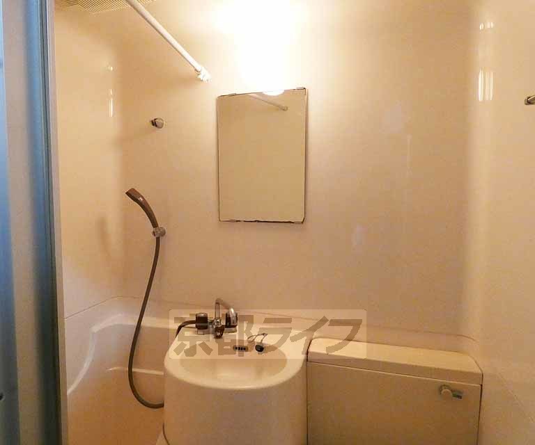 洗面設備　明るい洗面所