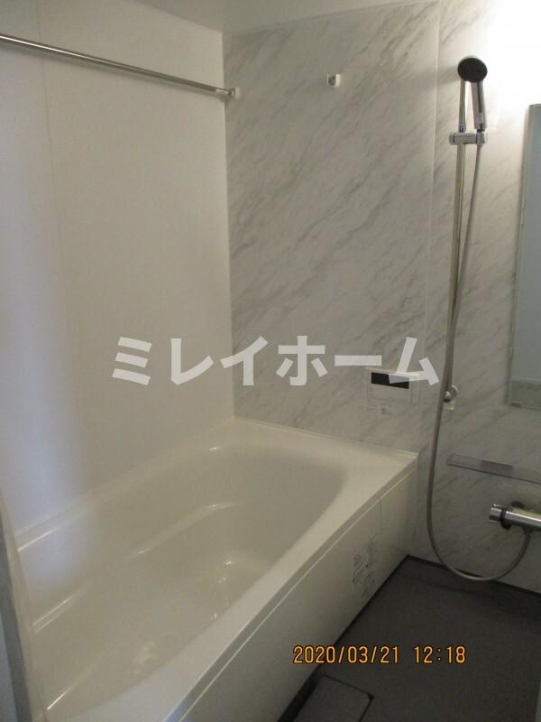 バス・シャワールーム　同建物内、別のお部屋の参考写真になります。