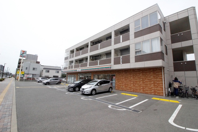 コンビニ　セブンイレブン　東大阪岩田町１丁目店（コンビニ）まで300m