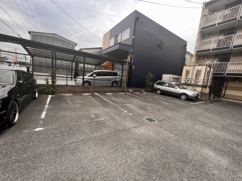 その他　駐車場は別料金となります。