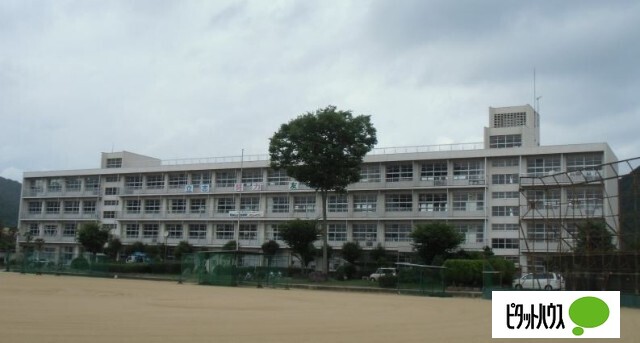 中学校　和歌山市立西脇中学校（中学校）まで1401m