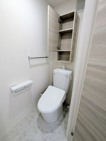 トイレ　同メーカー同仕様：温水洗浄暖房便座付き