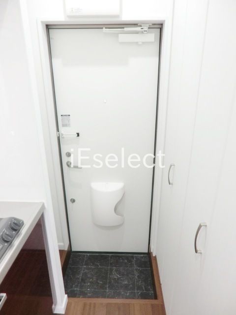 玄関　玄関にはシューズボックスがあります