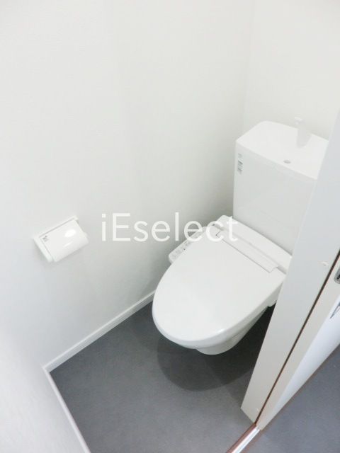 トイレ　温水洗浄便座付きのトイレです