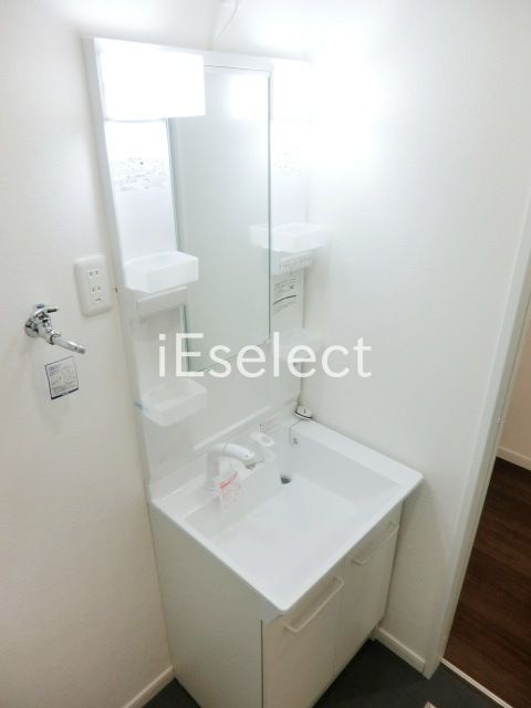 洗面設備　毎朝の準備に便利な独立洗面台です