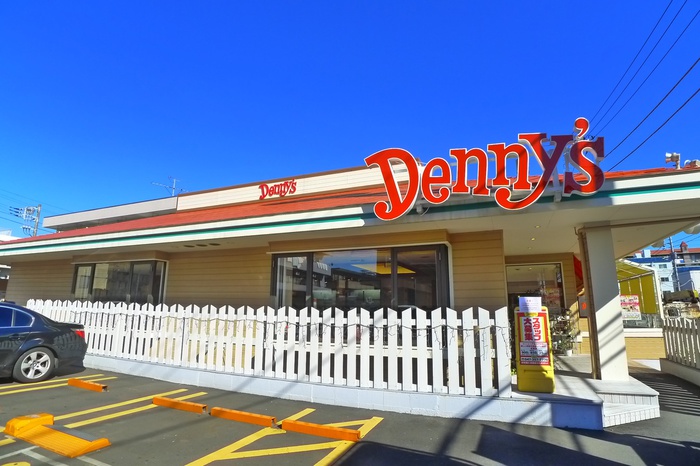 飲食店　デニーズ（飲食店）まで516m