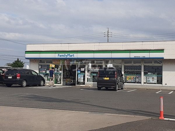 コンビニ　ファミリーマート 知多つつじが丘店（コンビニ）まで634m