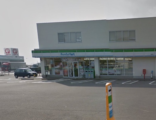 コンビニ　ファミリーマート 飯盛店（コンビニ）まで2034m