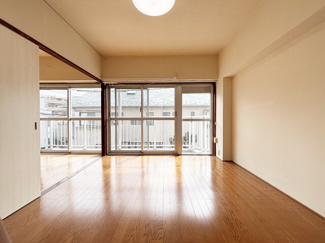 居室・リビング　※清掃前です