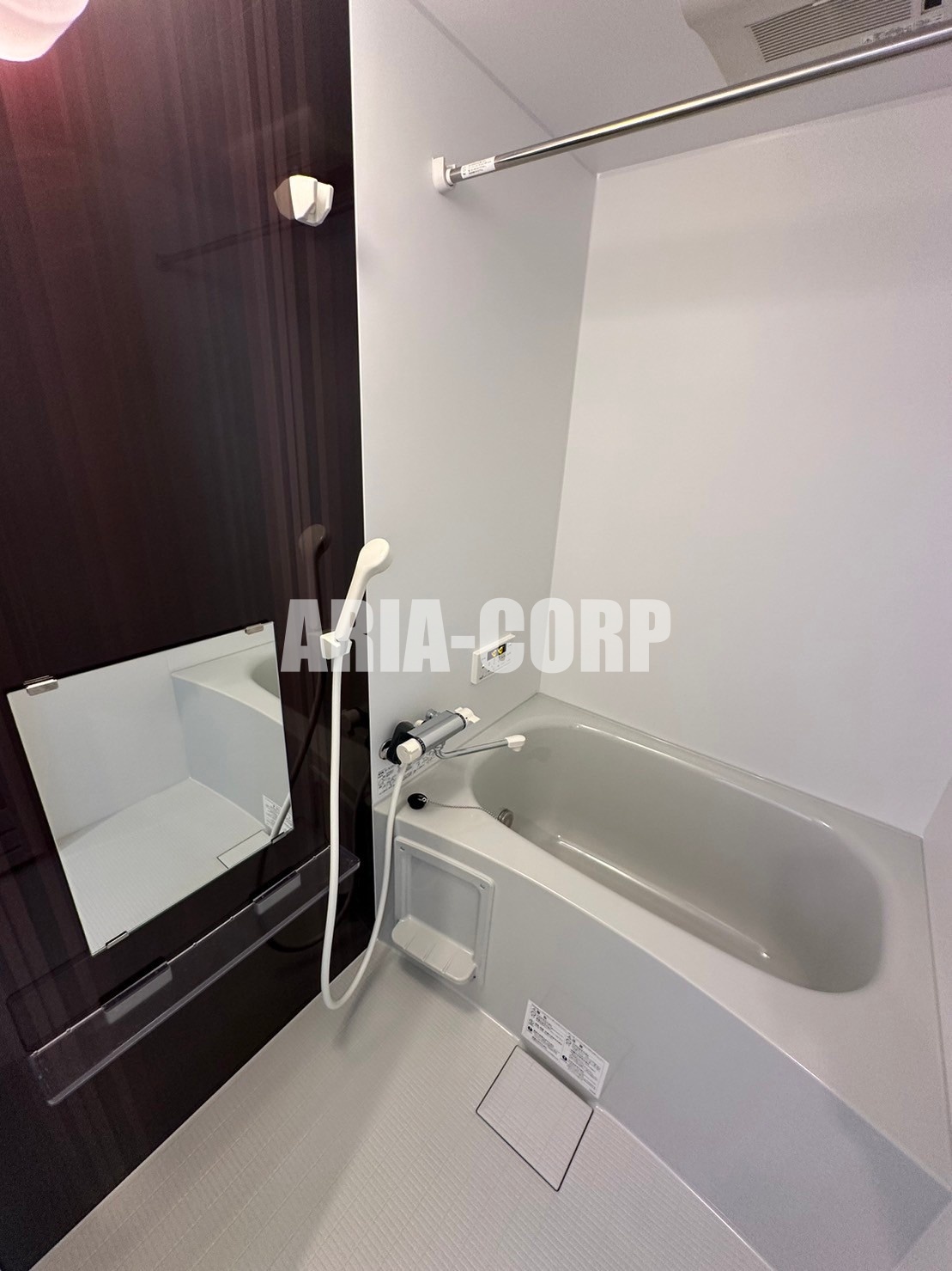 バス・シャワールーム　追い焚き・浴室乾燥機付きのバスルームです♪