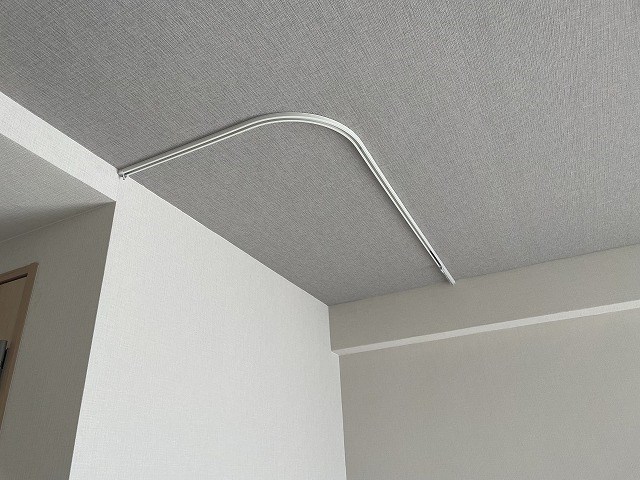 収納　収納はカーテンでしきるオープンスタイル