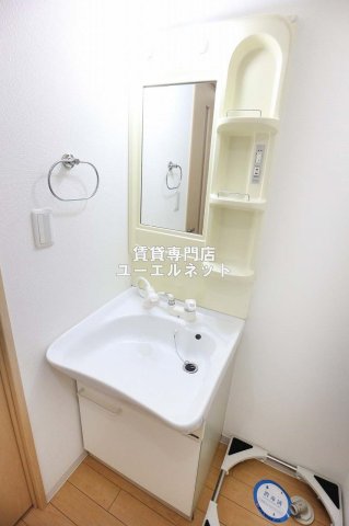 洗面設備　清潔感ある独立洗面台で毎日気持ちよく♪