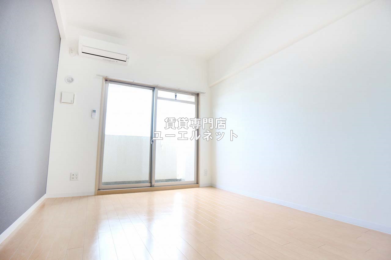 居室・リビング　ゆったりとくつろげる、落ち着きのある居室空間です