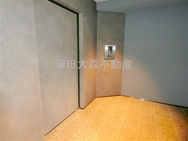 エントランス　防犯カメラTVモニター付オートロック宅配BOXメールBOX管