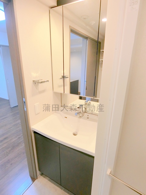 洗面設備　3面鏡の独立洗面台