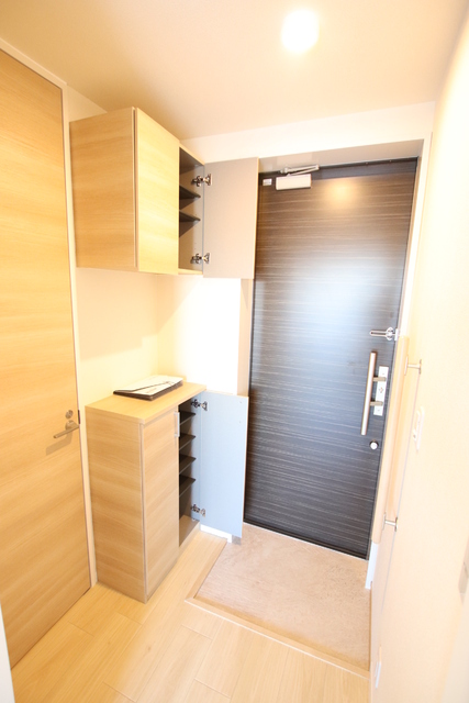 玄関　※別室参考写真　シューズボックス