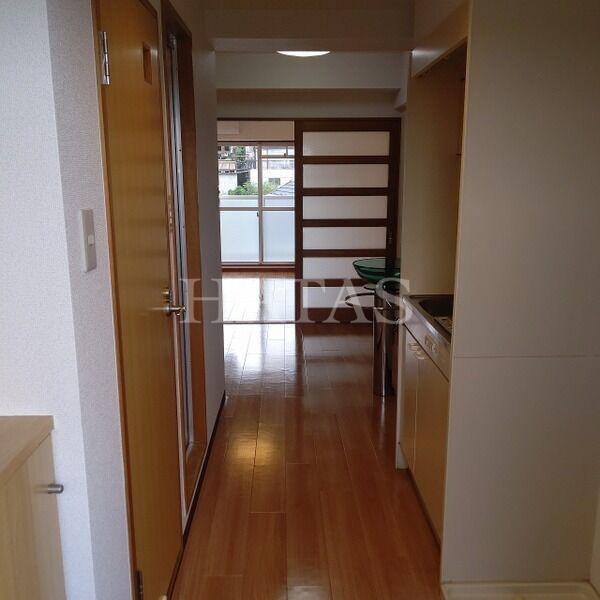 玄関　同物件別部屋です