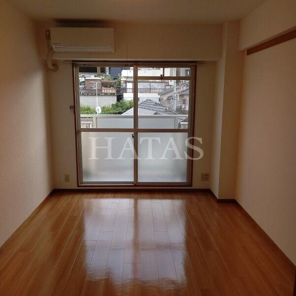 居室・リビング　同物件別部屋です