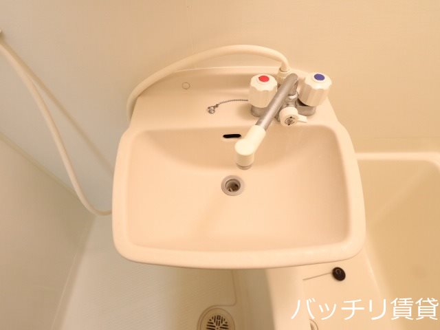 洗面設備　同型タイプの為、現状を優先致します。