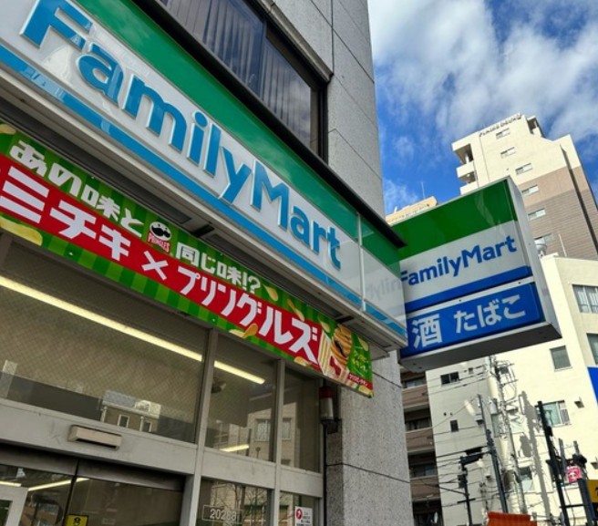 コンビニ　ファミリーマート 湯島三丁目店（コンビニ）まで628m