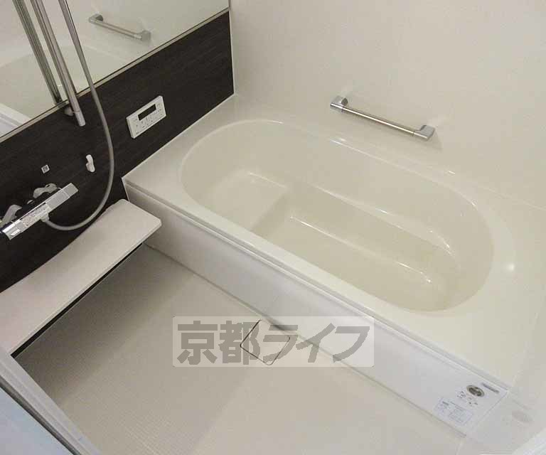 バス・シャワールーム　ゆったりバスルームです！