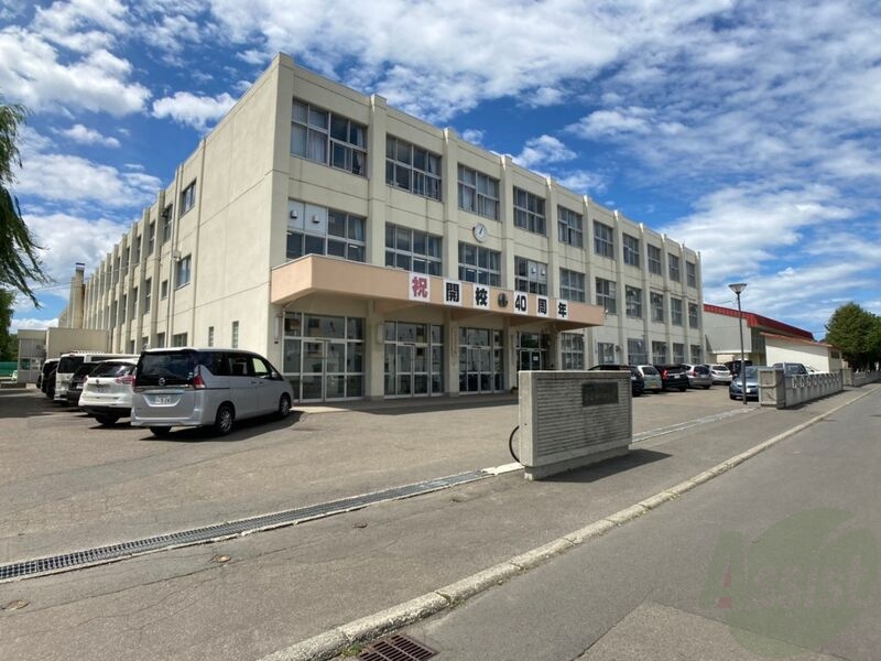 中学校　札幌市立屯田中央中学校（中学校）まで623m