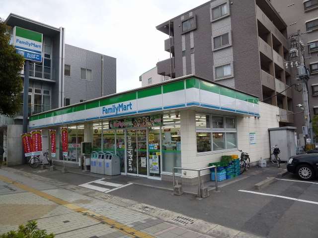 コンビニ　ファミリーマート二中通電停前店（コンビニ）まで251m