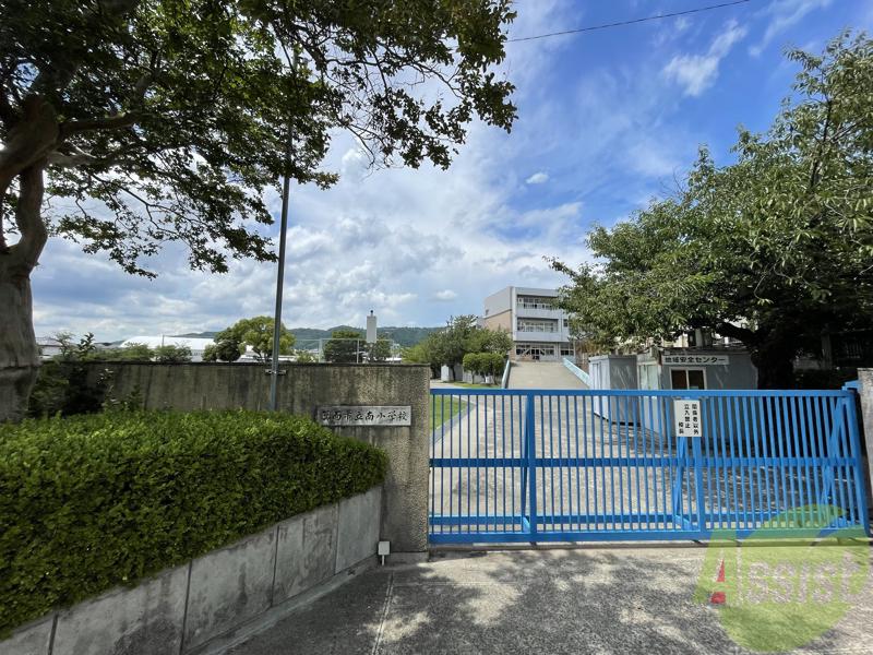 小学校　箕面市立南小学校（小学校）まで447m