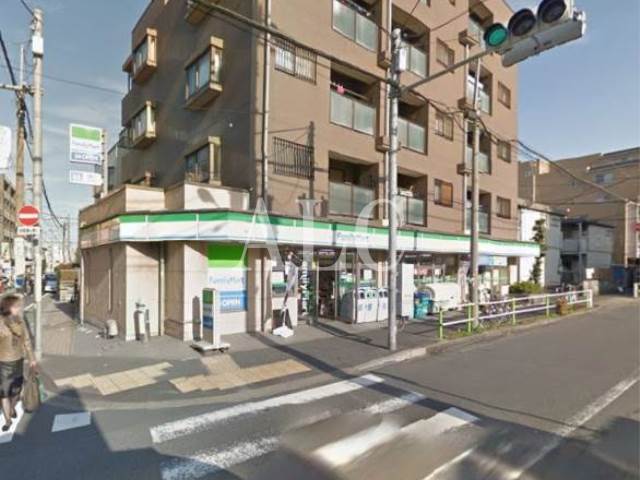 コンビニ　ファミリーマート志村駅前通り店（コンビニ）まで569m