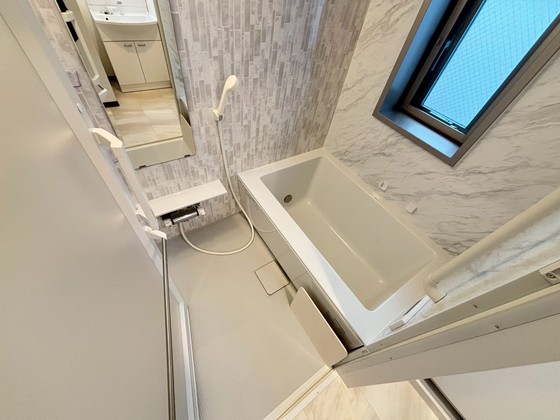 バス・シャワールーム　※別部屋の写真です