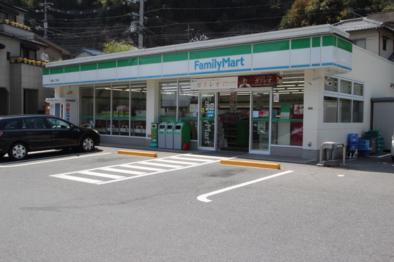 コンビニ　ファミリーマート己斐上二丁目店（コンビニ）まで458m