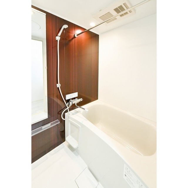 バス・シャワールーム　浴室乾燥機つきバス